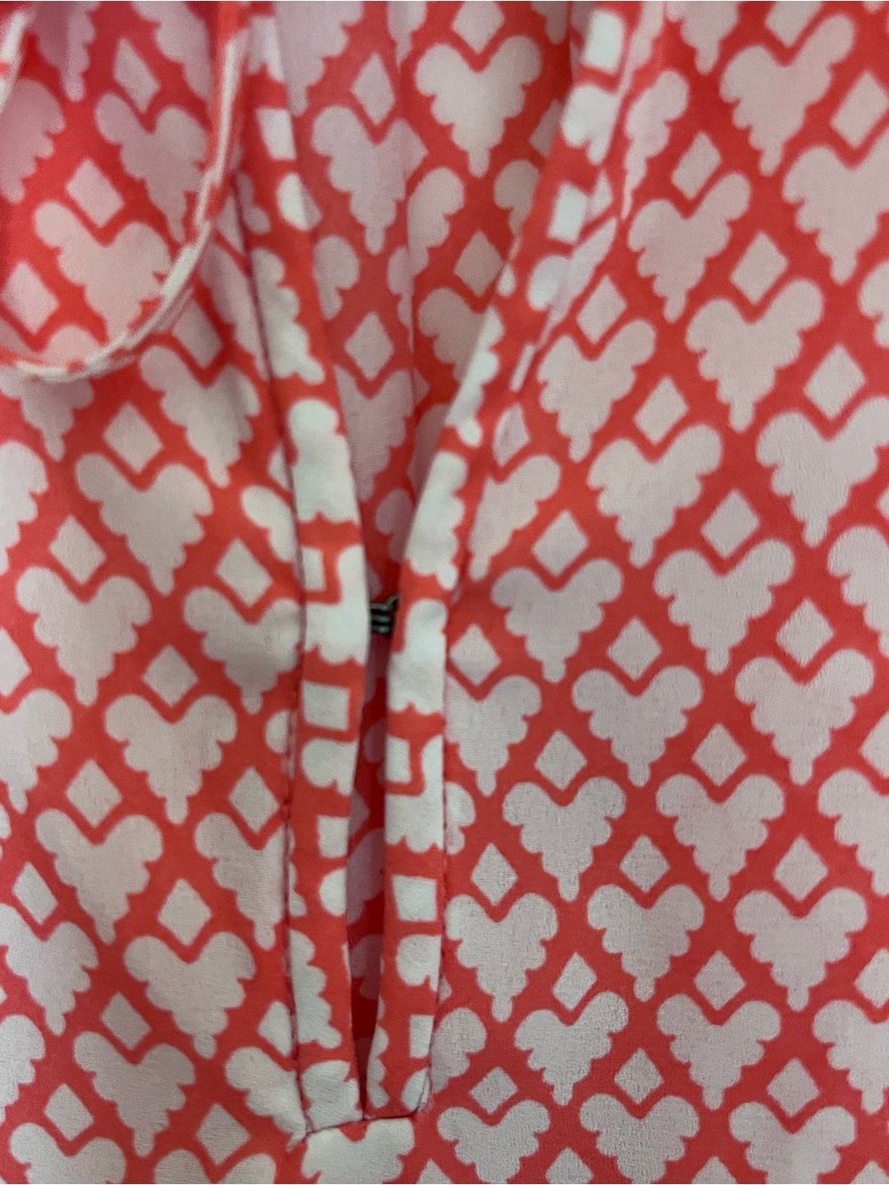 Stylus coral & white geometric mini Printed Tie-Neck Flutter Sleeve Top XL - Picture 4 of 5